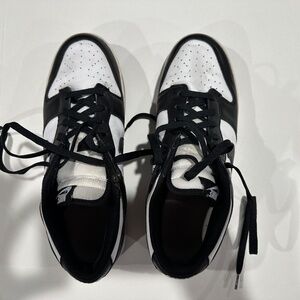 NIKE Black/White Sneakers‎ - Size 10.